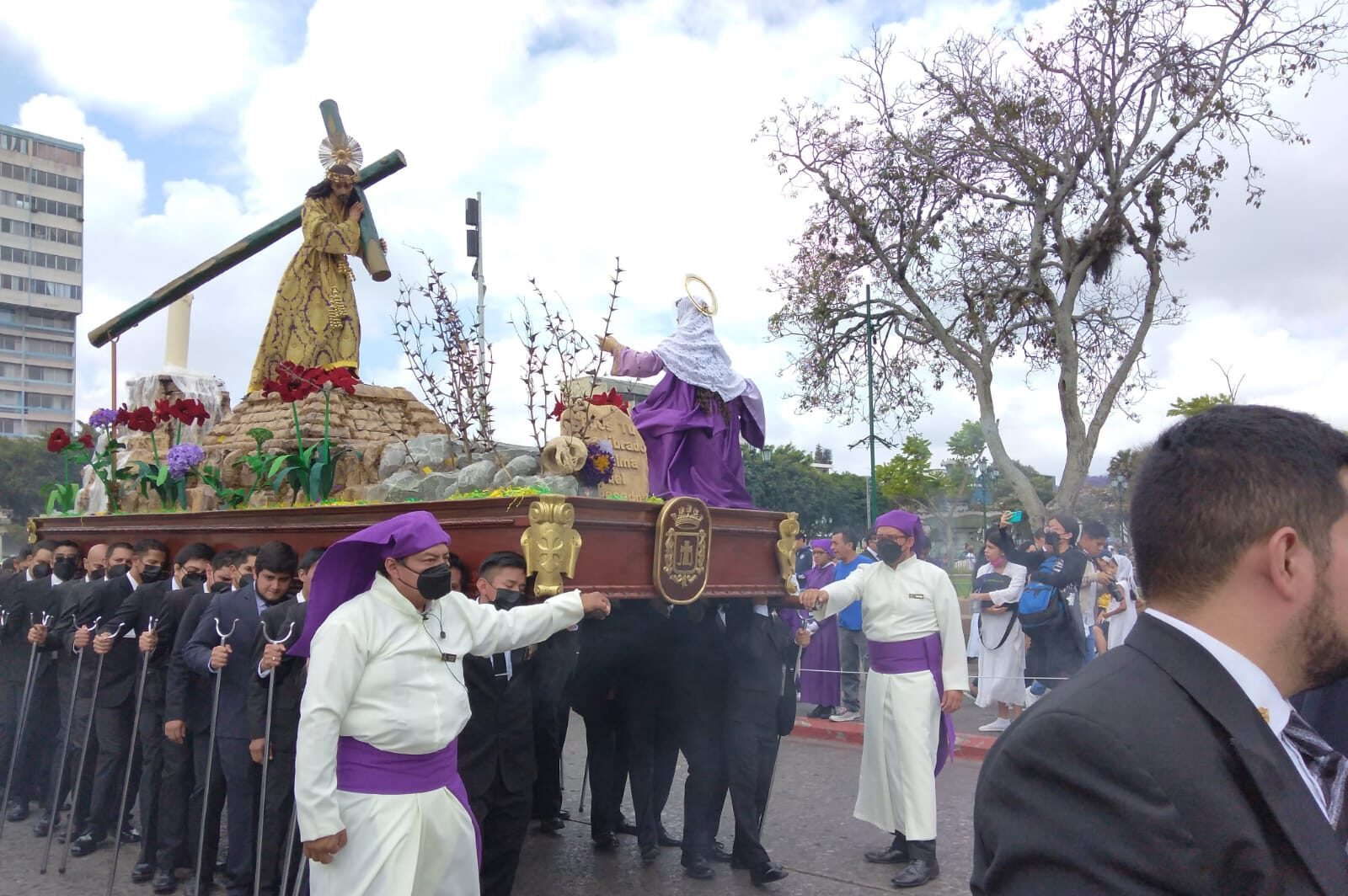 Nazareno y Virgen de Dolores recorren el Centro Histórico