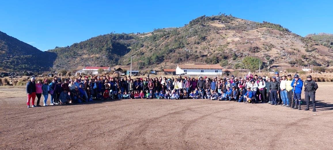 Jóvenes huehuetecos participan en caminata y jornada de limpieza