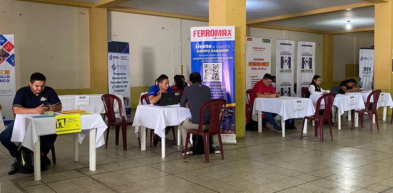 Feria de empleo favorece a población de Baja Verapaz