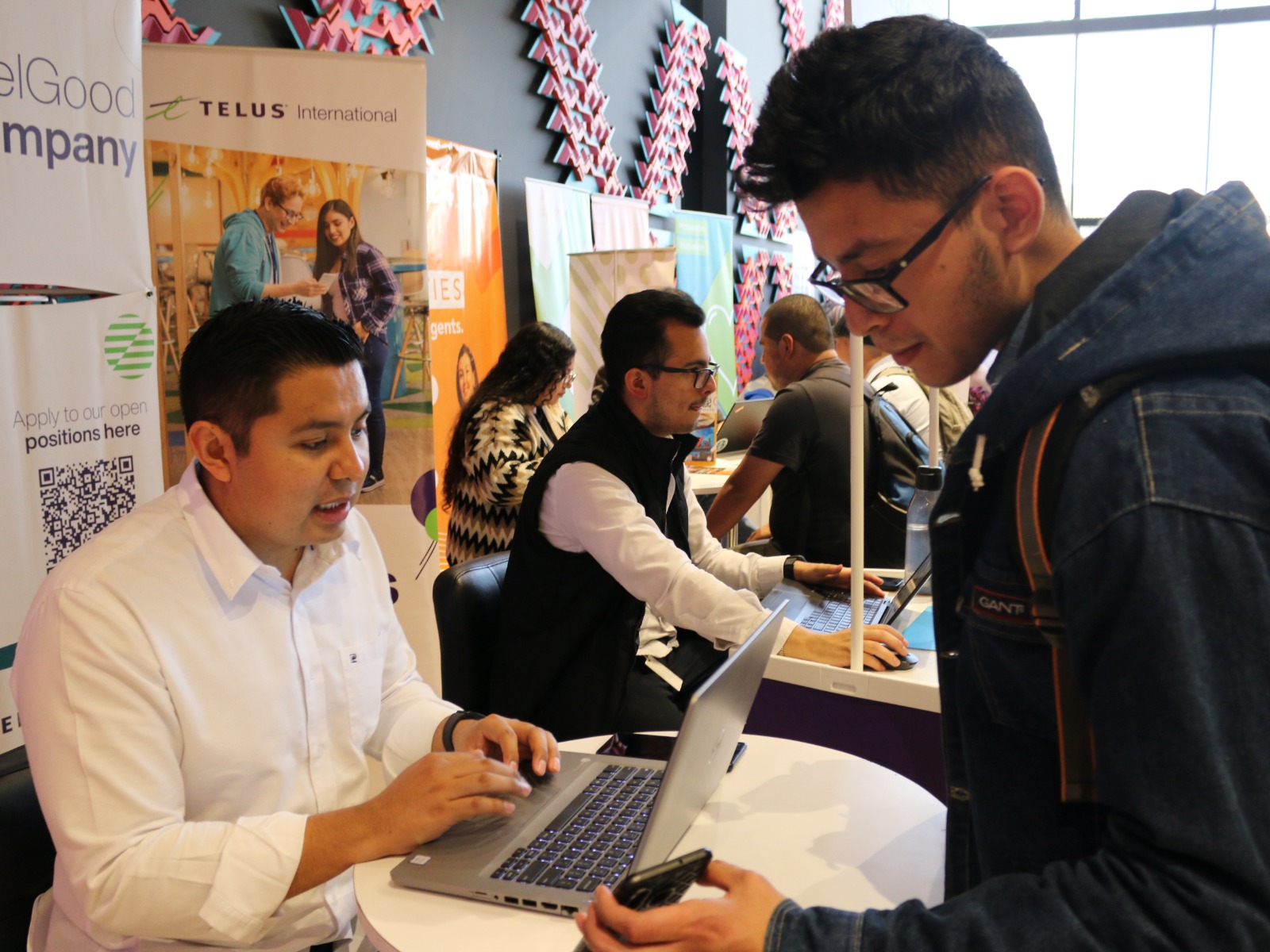Se dispone de 2 mil plazas de trabajo en sector de contact center & BPO