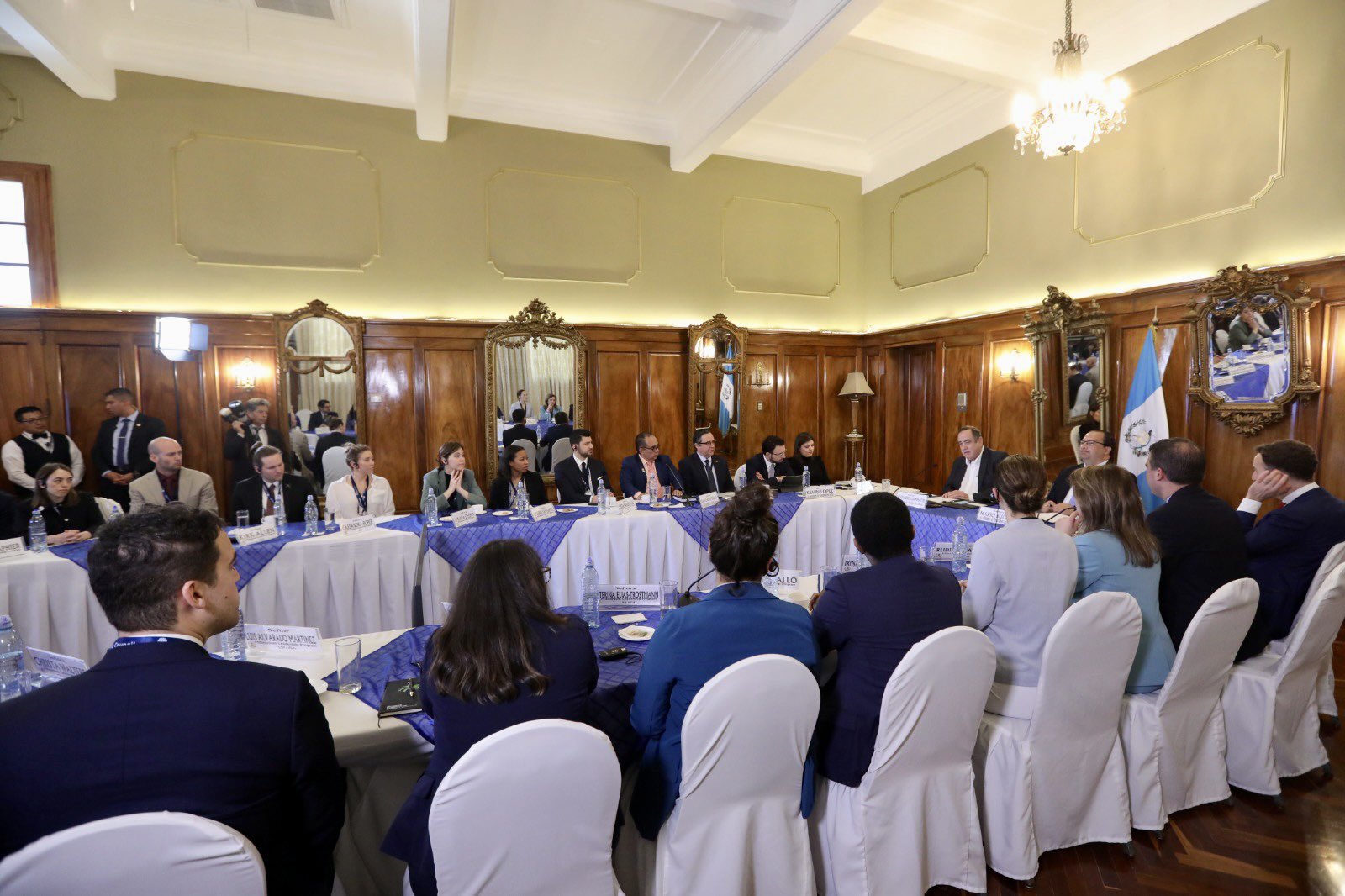 Jefe de Gobierno comparte experiencias de liderazgo con jóvenes del Millennium Leadership Program