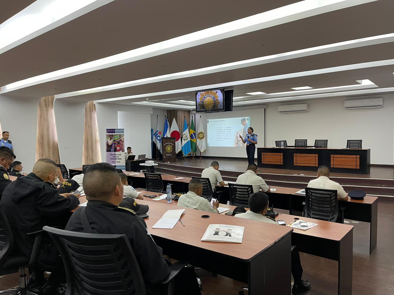 Más de 2 mil 500 mandos de PNC capacitados a través del proyecto Policía Comunitaria Fase II