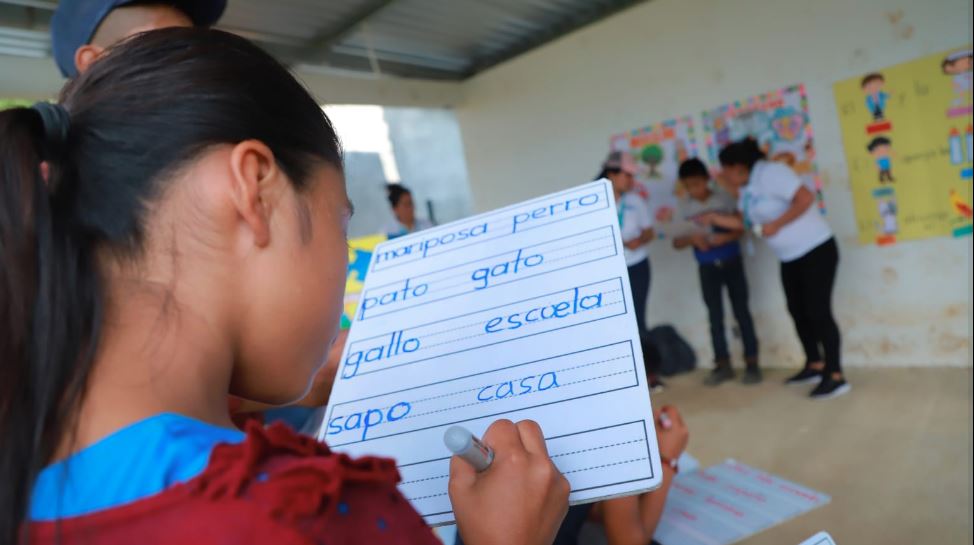 Educación busca fortalecer planes para prevenir violencia en las aulas