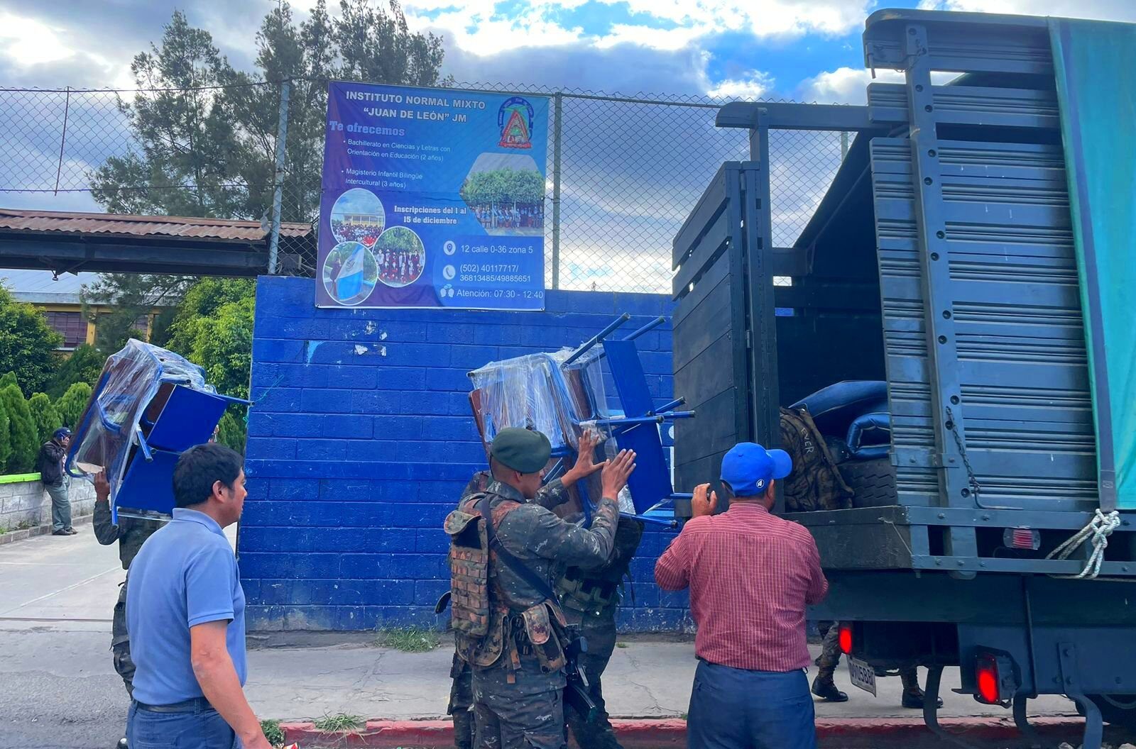Entregan 28 mil 197 escritorios en 14 departamentos