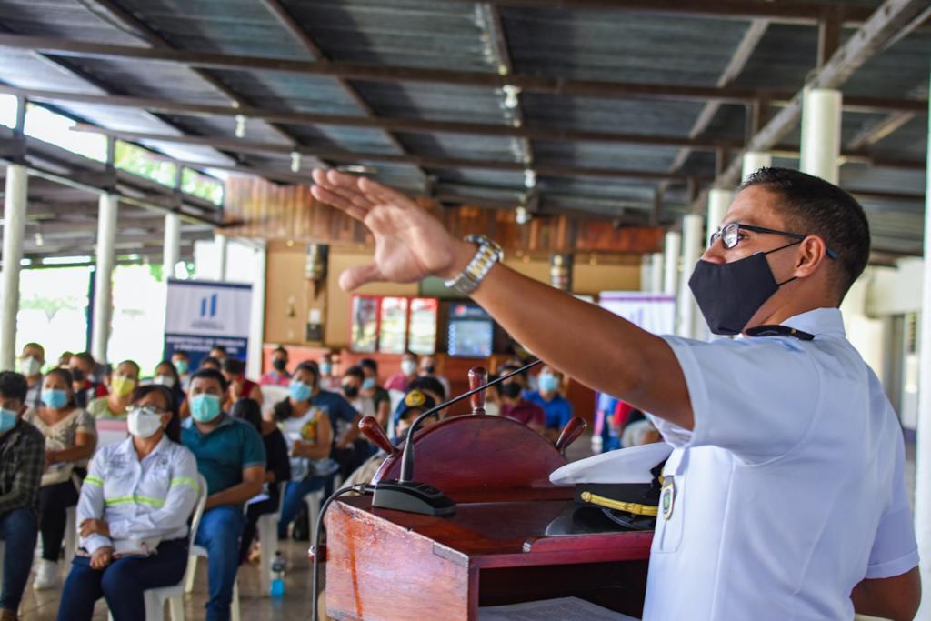Los aspirantes a marinos mercantes tienen una formación en el Comando Naval del Caribe, a través de la Escuela Naval de Guatemala.