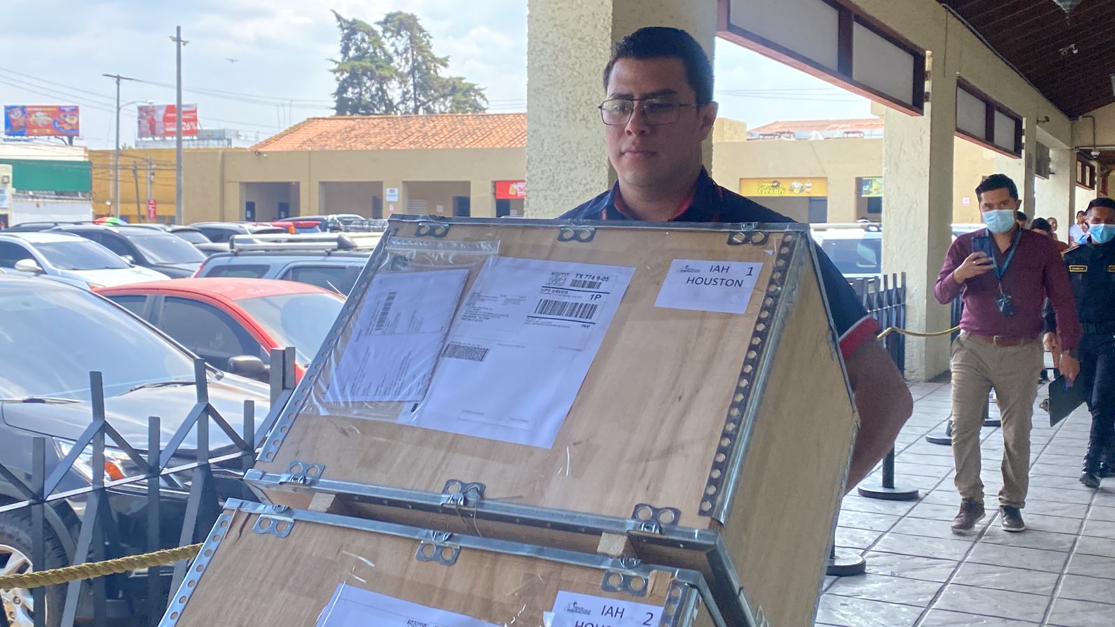 Coordinan envío de más de 17 mil cartillas a consulados en el exterior