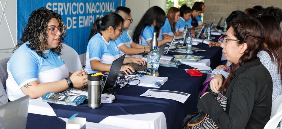 Gobierno facilita oportunidades laborales en Chimaltenango