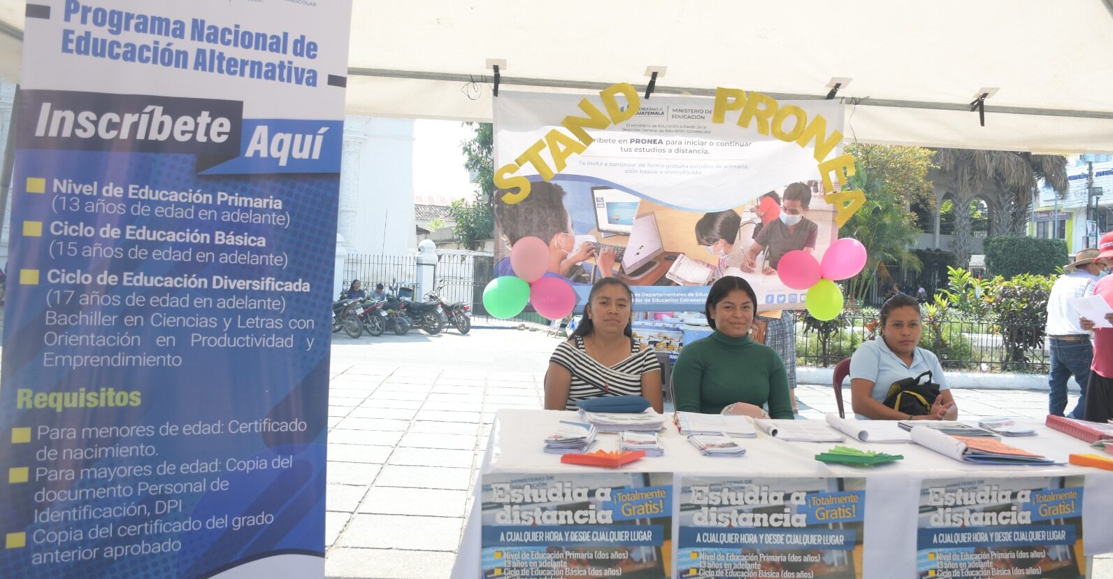 Informan sobre oferta educativa para adultos en Baja Verapaz