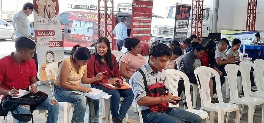 Finaliza con éxito feria de empleo en Cuilapa