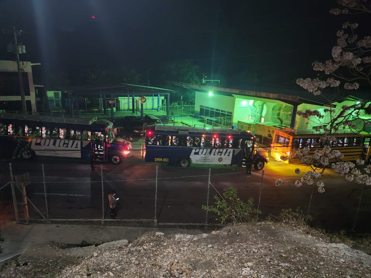 Expulsan a migrantes que transitaban de manera irregular en el país