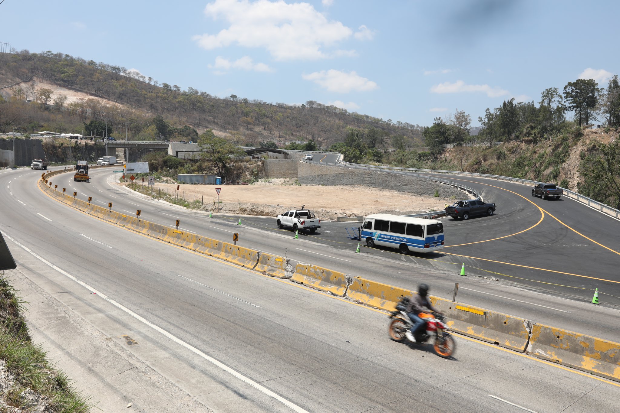Obras se ejecutan en los 22 departamentos del país. /Foto: SCSP