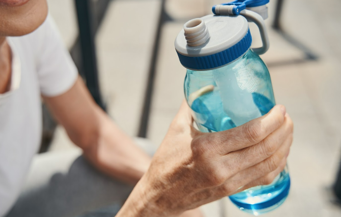 Comparten recomendaciones para evitar un golpe de calor