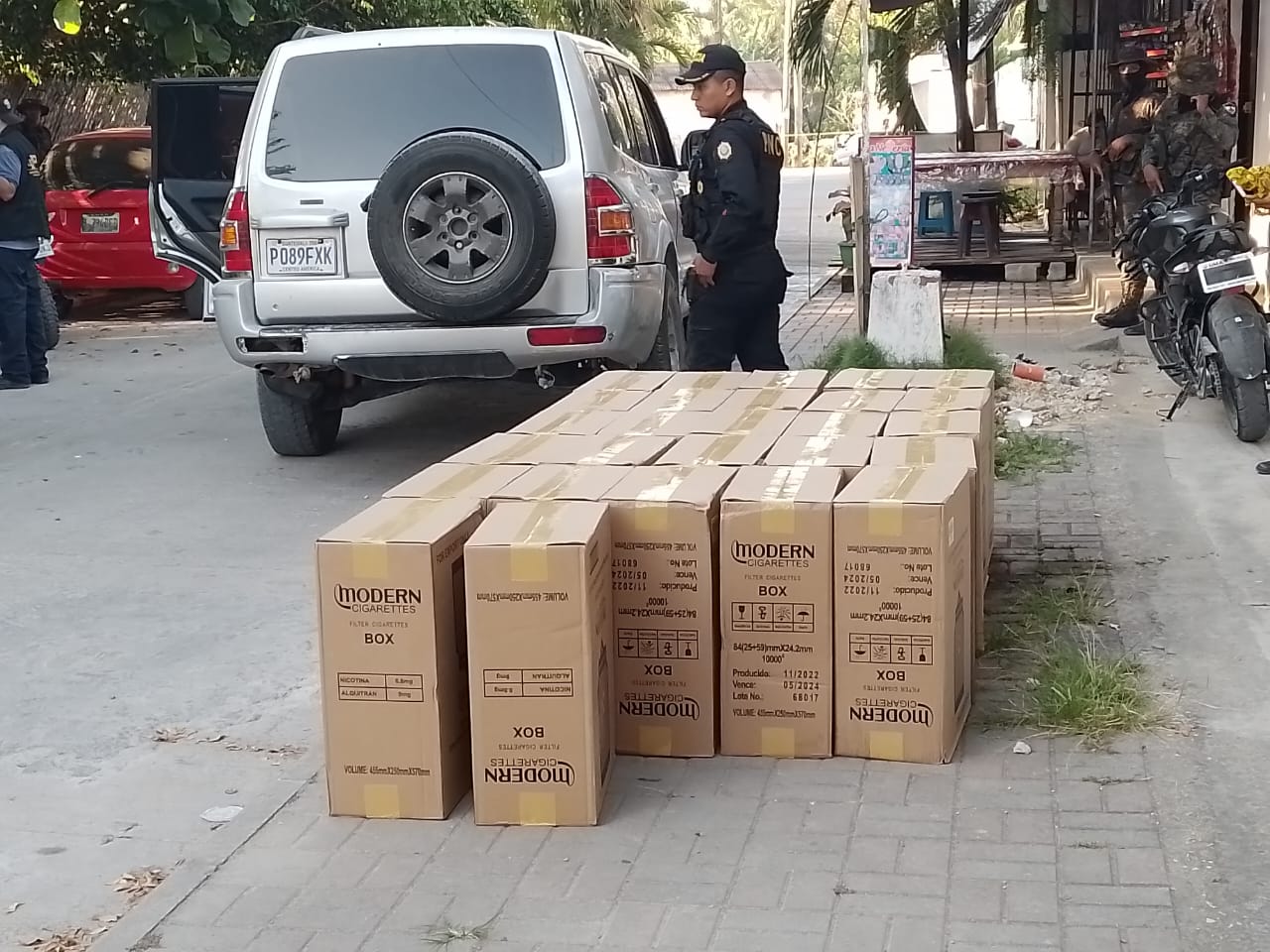 Ejército localiza cigarrillos de contrabando en Petén