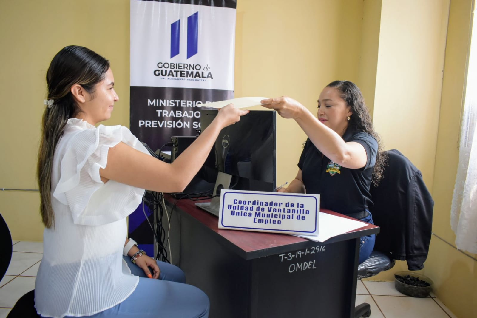 Guatemaltecas podrán optar a mejores oportunidades de empleo. /Foto: Mintrab