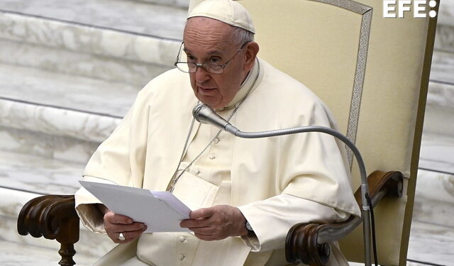 El Papa pide no perder esperanza en la Vigilia Pascual