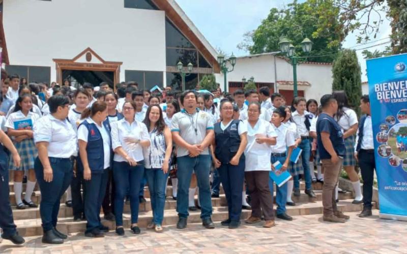 Jóvenes se capacitan en estilos de vida saludable