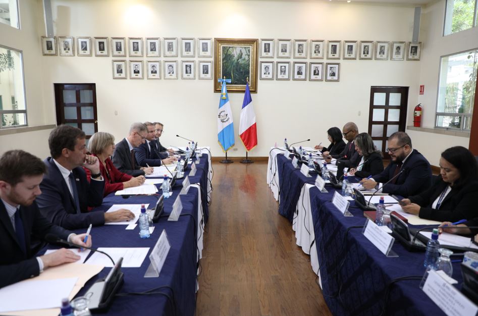 Guatemala y Francia celebran reunión de consultas políticas