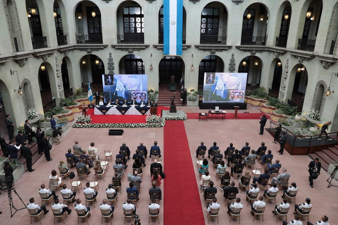 Reconocen a John C. Maxwell por su contribución a la formación de líderes guatemaltecos