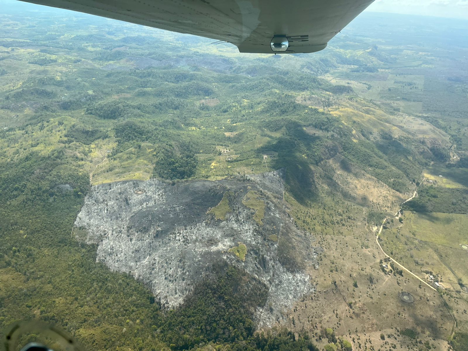 Fuerza Aérea apoya en combate de incendios forestales en Petén