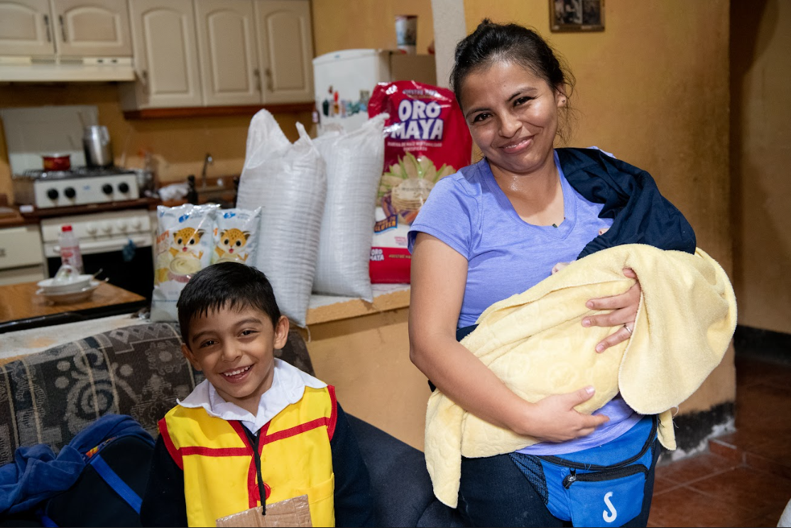 Entregan raciones de alimentos a familias vulnerables de la ciudad capital