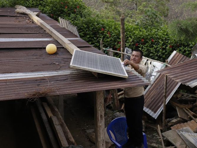 Proyecto de electrificación solar en aldea Tzalamilá, Senahú, Alta Verapaz.