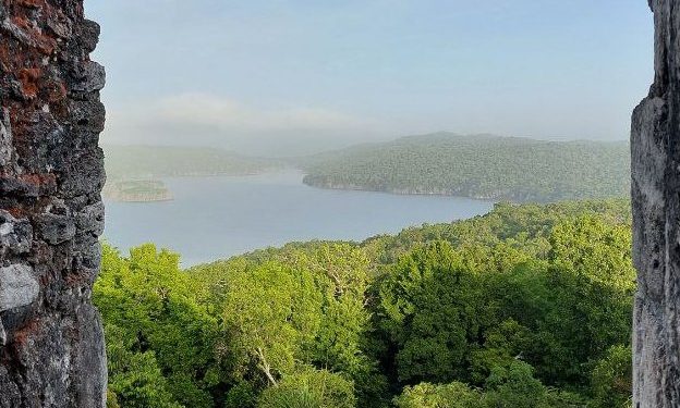 Capacitan a estudiantes de Quiché para recuperar áreas forestales
