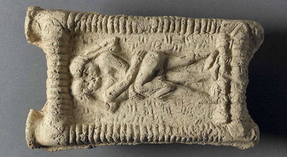 Primeros besos documentados se dieron en Mesopotamia hace 4 mil 500 años
