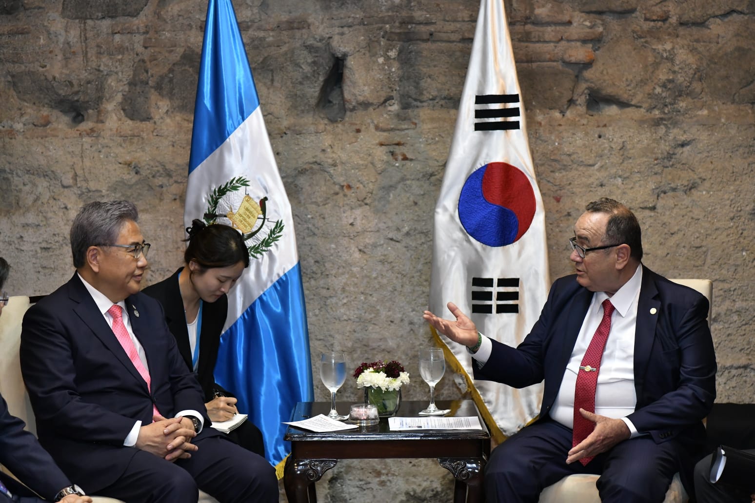 Mandatario sostiene reunión bilateral con canciller de Corea del Sur