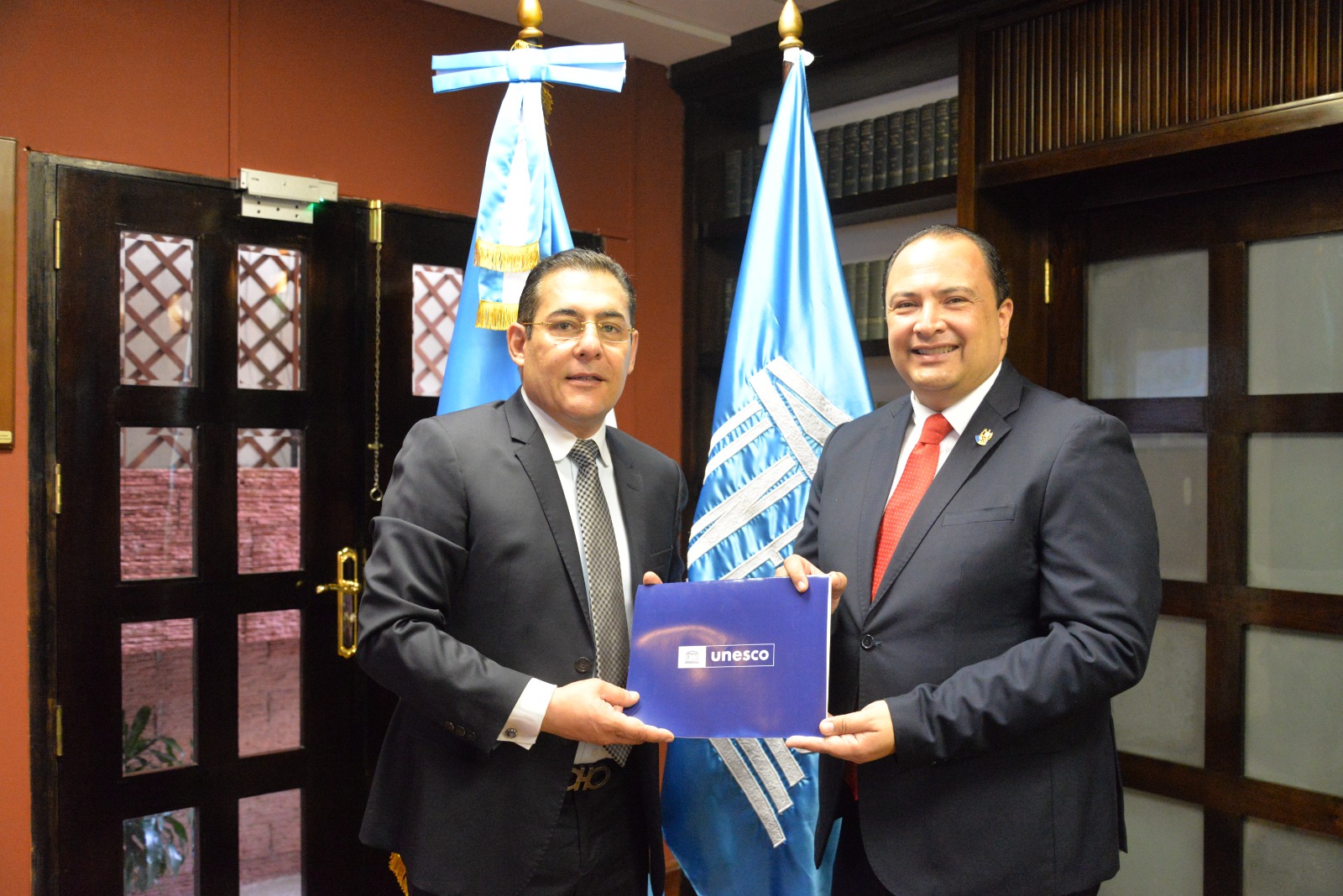 Canciller recibe cartas credenciales de nuevo representante de la Unesco en Guatemala