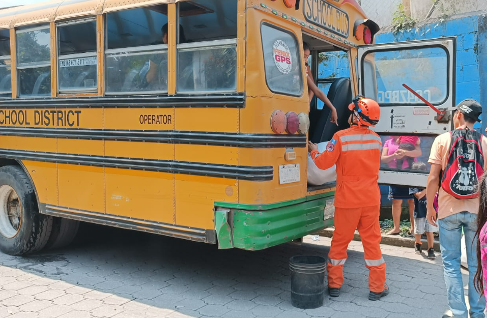 Familias albergadas por actividad volcánica regresan a sus hogares