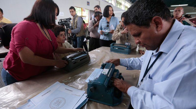 Entregan equipo para impresión de papeletas en braille para elecciones generales