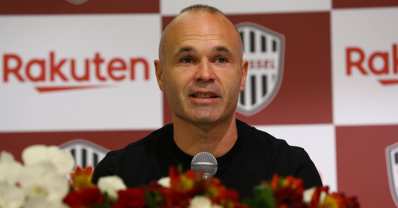 Andrés Iniesta, entre lágrimas, le dice adiós al Vissel Kobe y niega la retirada