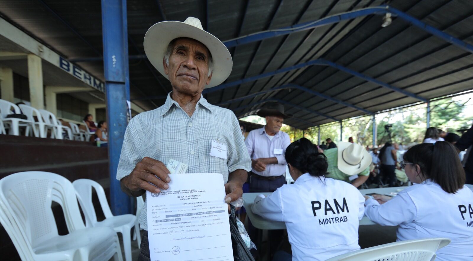 Notifican a nuevos afiliados al Programa del Adulto Mayor en Santa Rosa