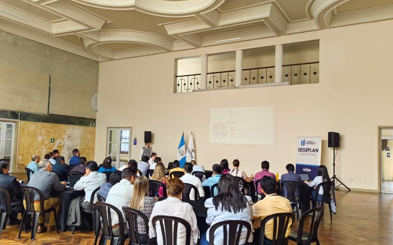 Segeplan impartió el taller al personal del sector público.