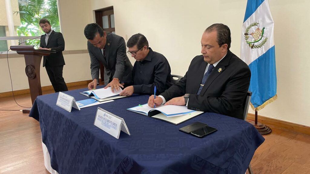 Suscriben acuerdo para extender la vigencia de los pasaportes