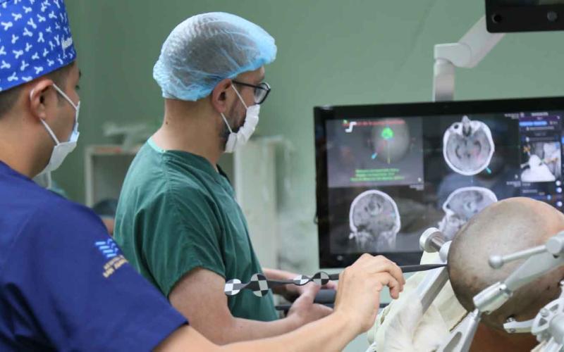 Utilizan con éxito neuronavegador en biopsia cerebral