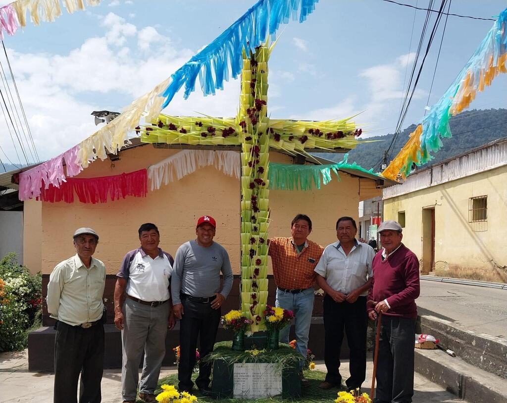 Vecinos de Totonicapán conmemoran el Día de la Cruz