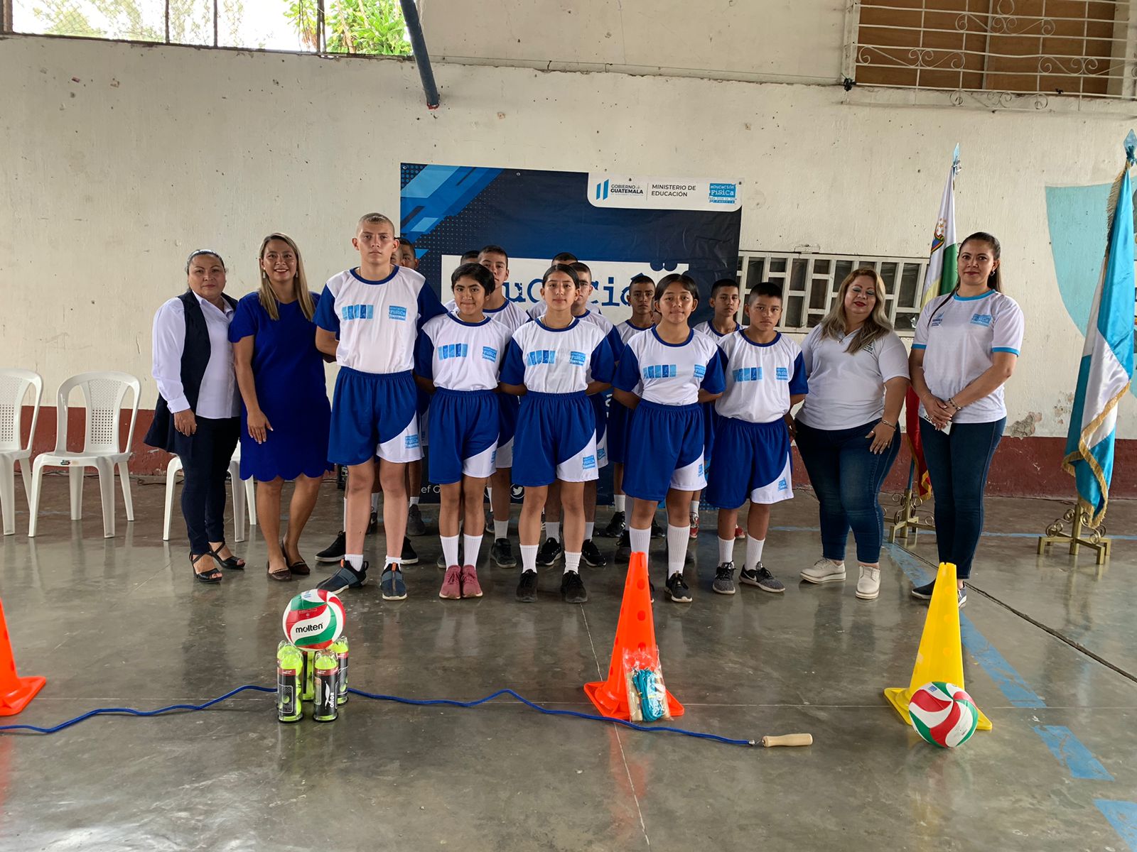 Entregan más de 30 mil implementos deportivos a estudiantes de Jalapa