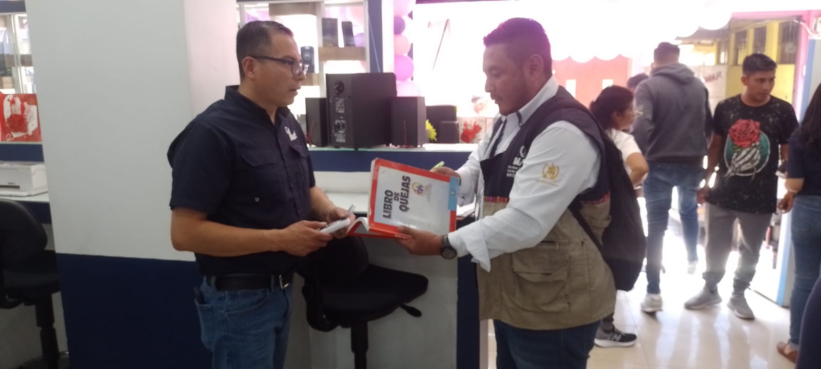 Incentivan a comercios de San Marcos a tramitar libro de quejas de la Diaco