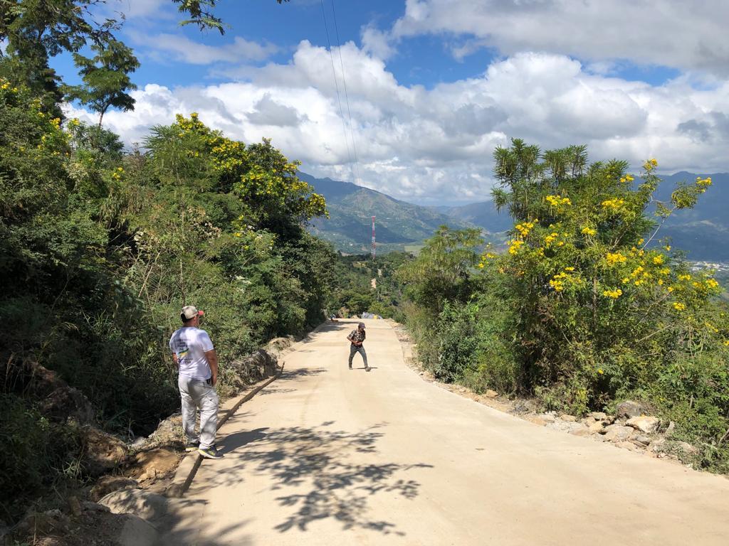 Mejoramiento de camino rural contribuye al desarrollo de Jocotán, Chiquimula