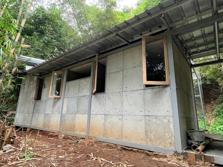 Alzado trasero del prototipo de vivienda hecha con un porcentaje de pañales. Muhammad Arief Irfan. Imagen cedida por Scientific Reports. EFE