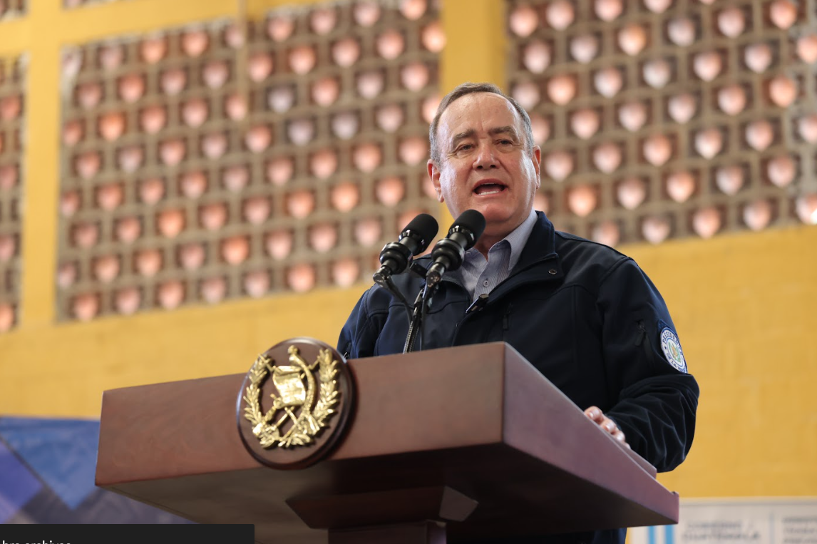 El Presidente de Guatemala conversó con la vicepresidenta estadounidense Kamala Harris sobre migración.