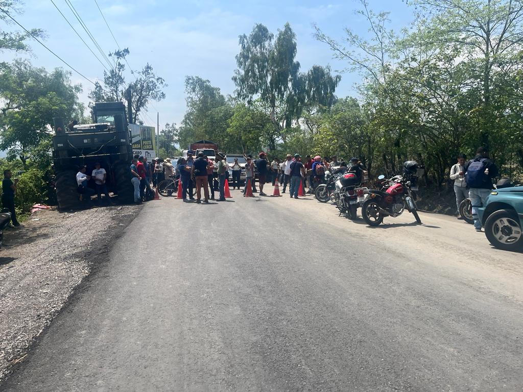 Mediante el diálogo, autoridades liberan el paso en Sansare, El Progreso.
