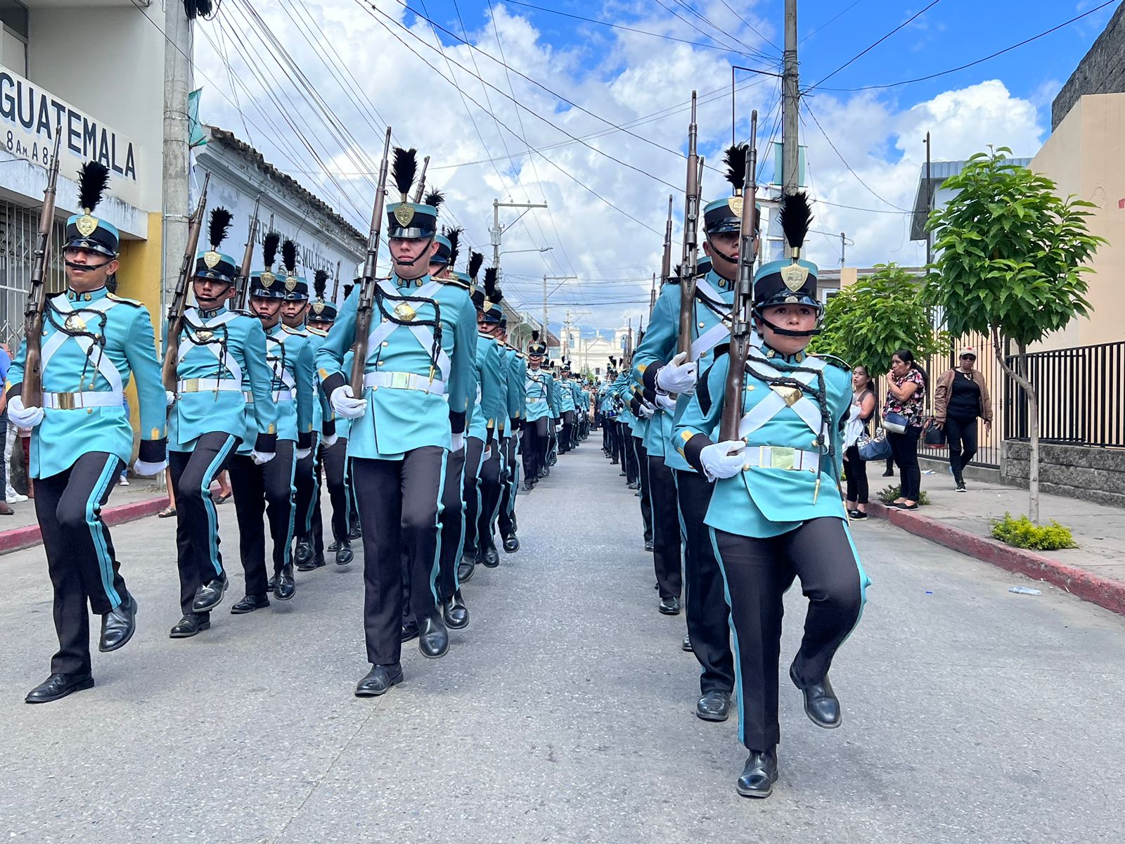 Militares en Jalapa conmemoran Día del Ejército