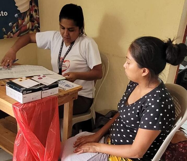 Área de Salud de Petén efectúa jornadas de salud reproductiva