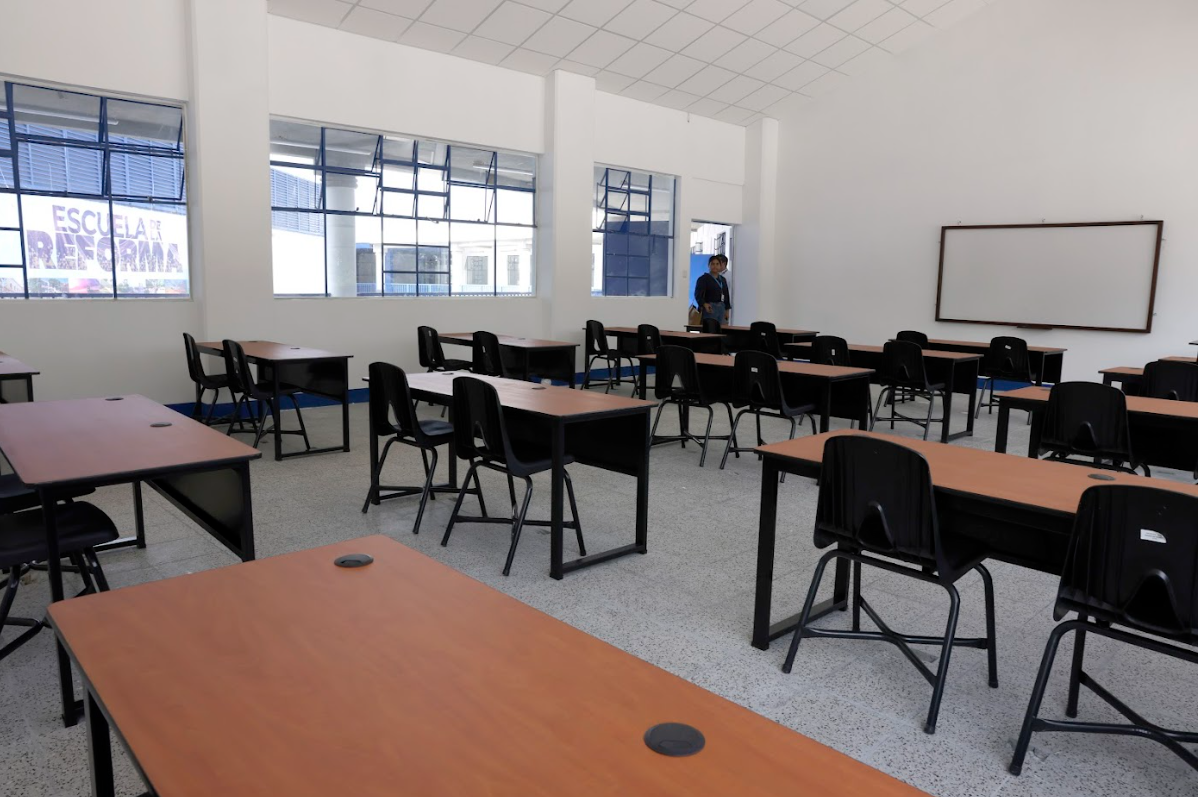 Más de 240 escuelas entregadas a la comunidad educativa