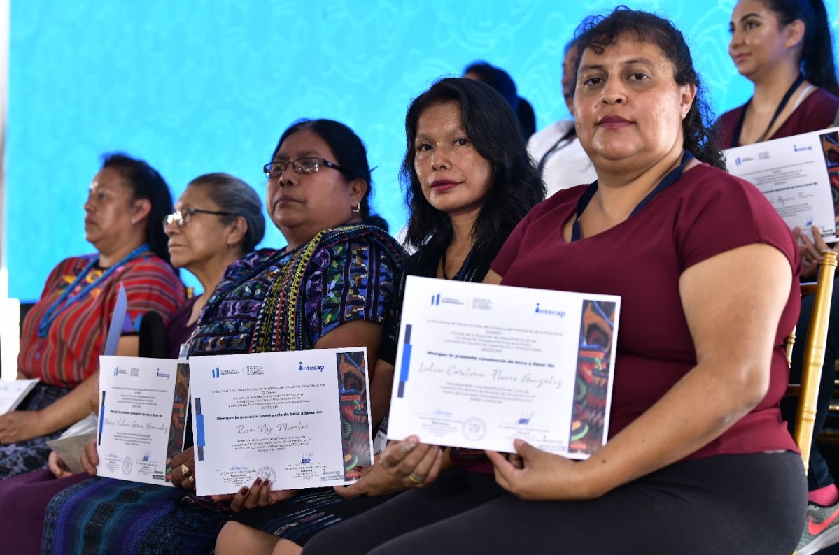 Cerca de 3 mil mujeres guatemaltecas serán beneficiadas con becas de estudio