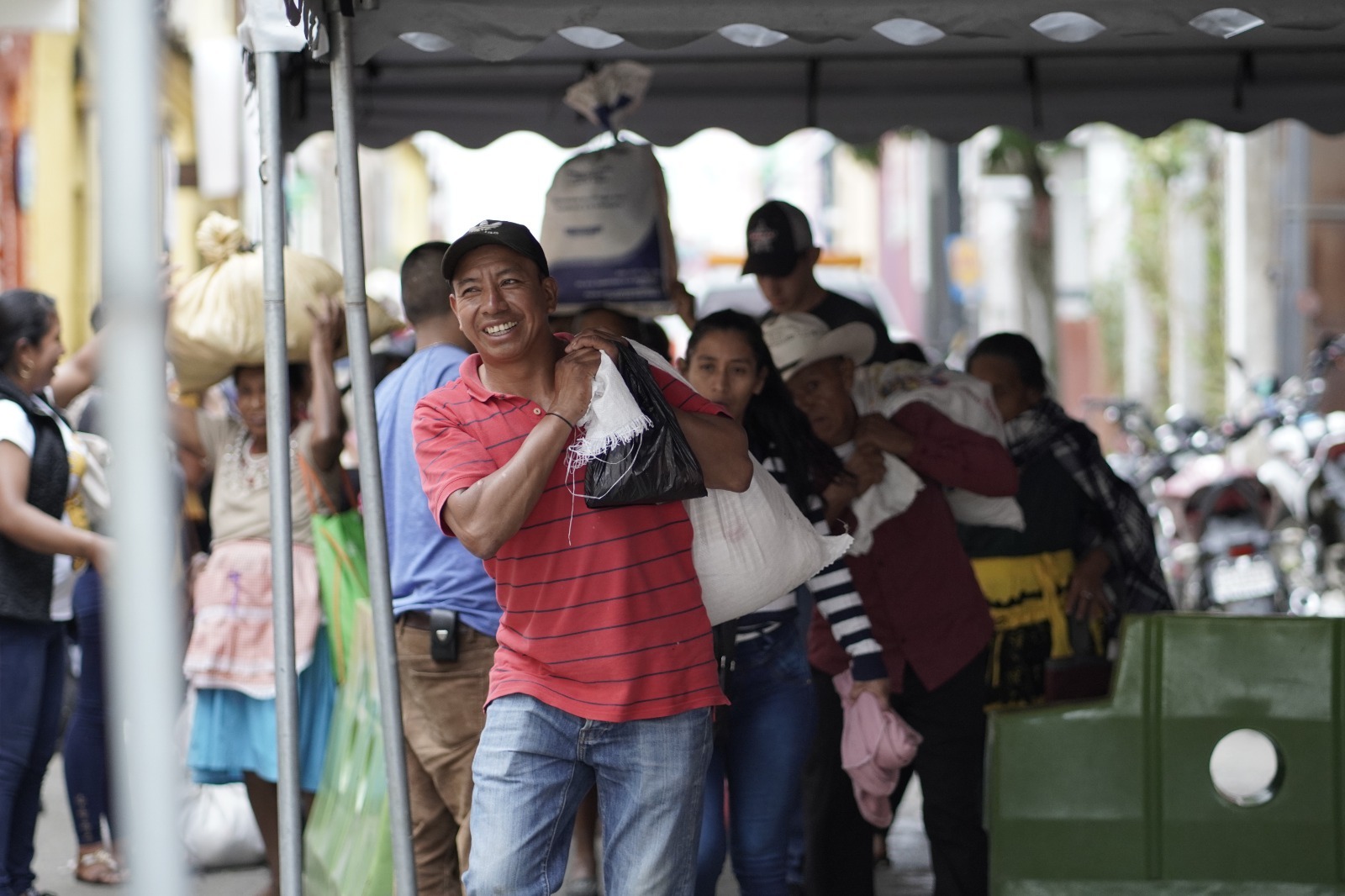 Entregan más de 14 mil 800 raciones de alimentos en Jalapa