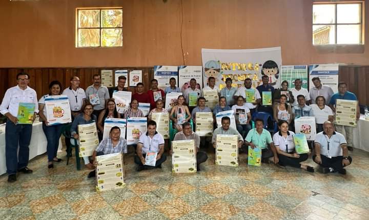 Entregan material didáctico a escuelas de los 14 municipios de Petén