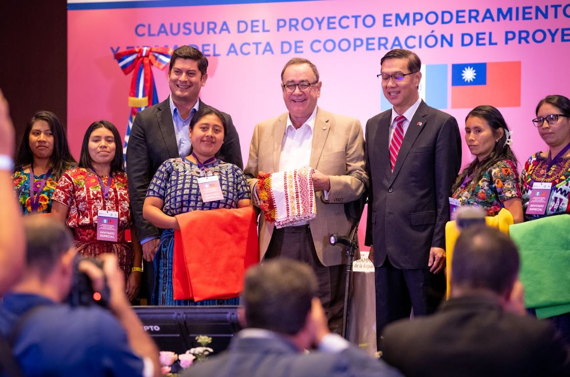 Embajada de Taiwán respalda el programa Banco de Hilos